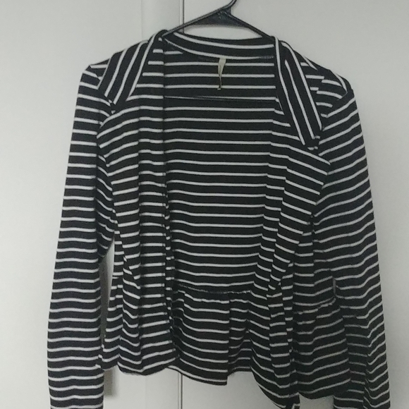 Black white striped peplum blazer style cardigan - Picture 2 of 4